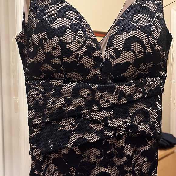 Black Lace gown - Picture 4 of 6